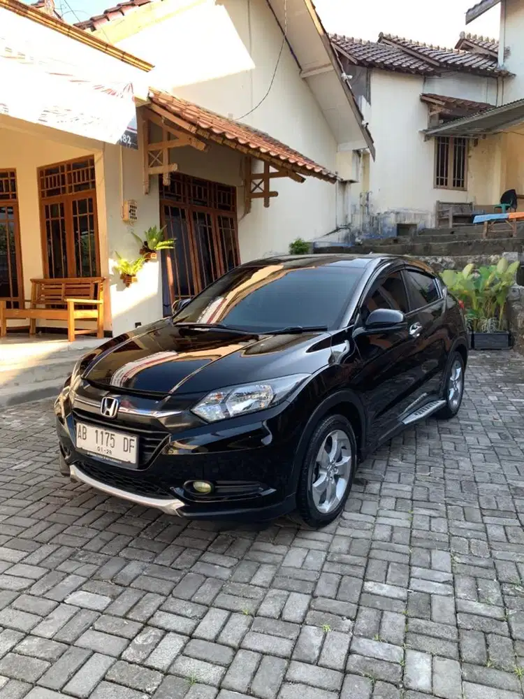 Honda HRV E 2018/2017 AT matic 1.5 hitam HR-V jazz raize rocky