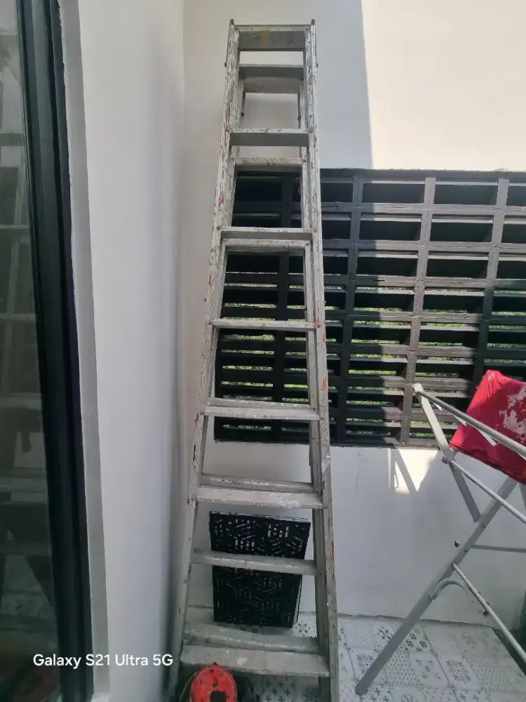Tangga Lipat Aluminium Tebal 2,5m