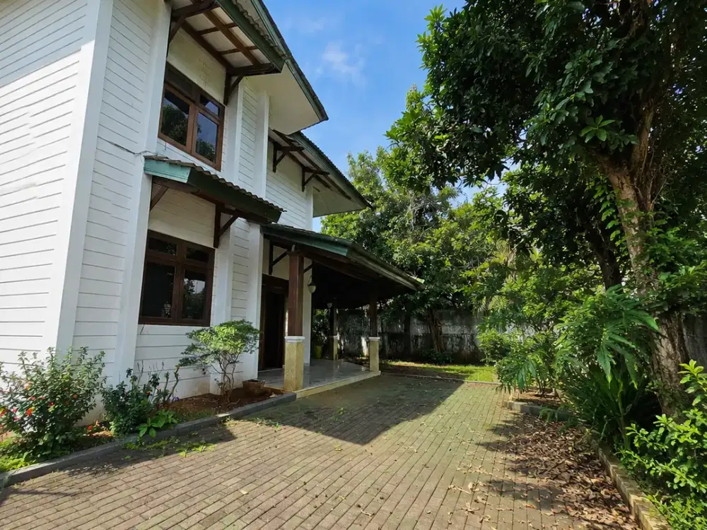 Owner Turun Harga! Rumah Tua Terawat di Kemang, Tanah Luas 912 m², Cocok Renovasi
