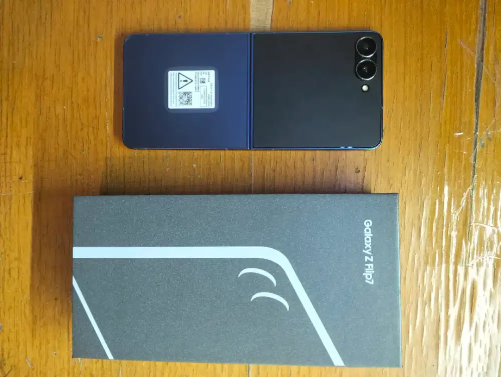 Samsung  z flip 7 12/256 sein