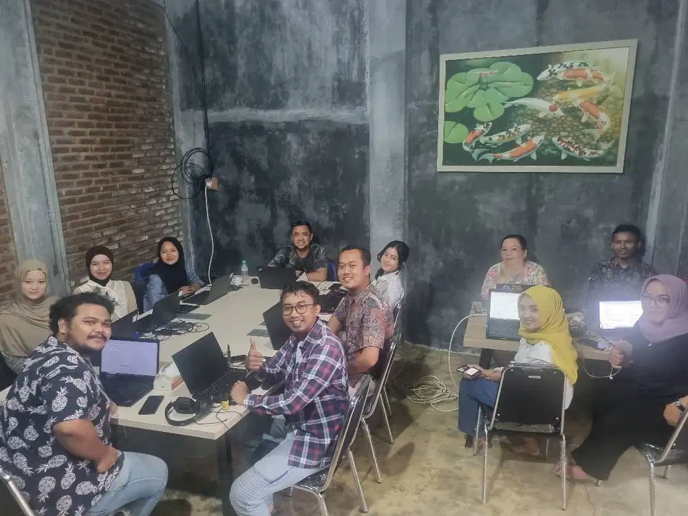 Di butuhkan segera Desk Collection