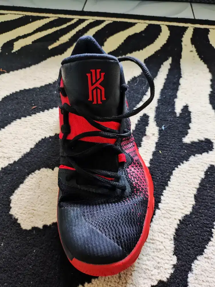 Sepatu basket uk 40