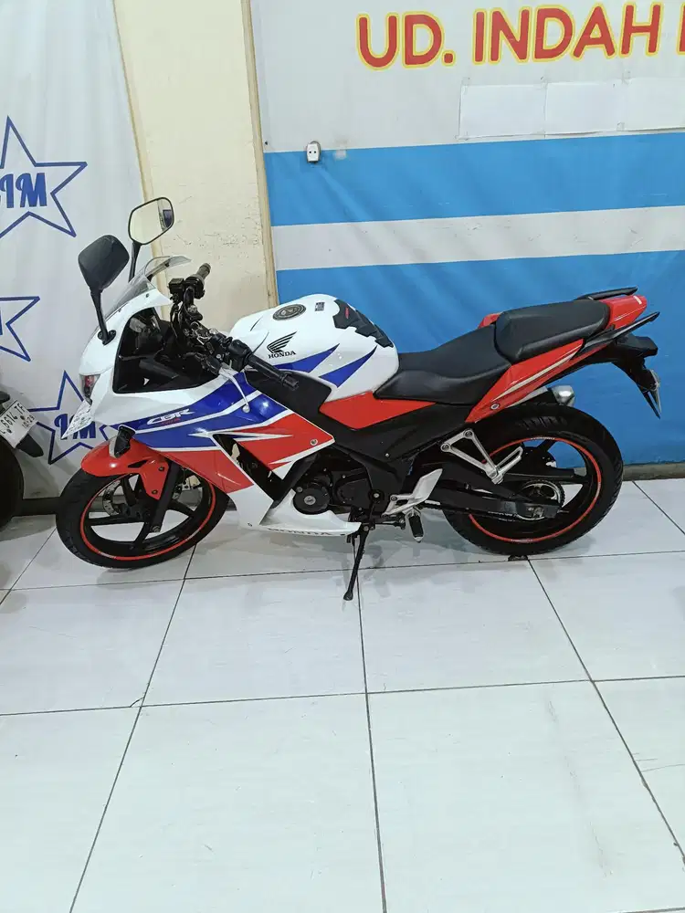 Masih ready HONDA CBR 150R TAHUN 2015 TIDAK BISA KREDIT