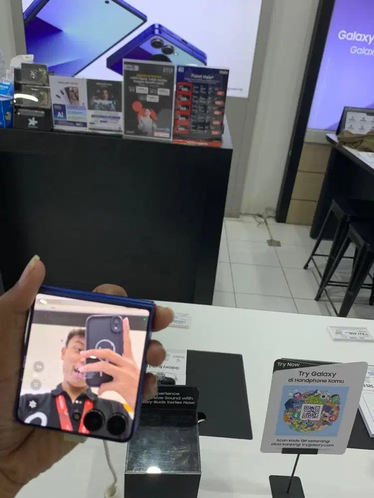 SAMSUNG  GALAXY Z FLIP 7