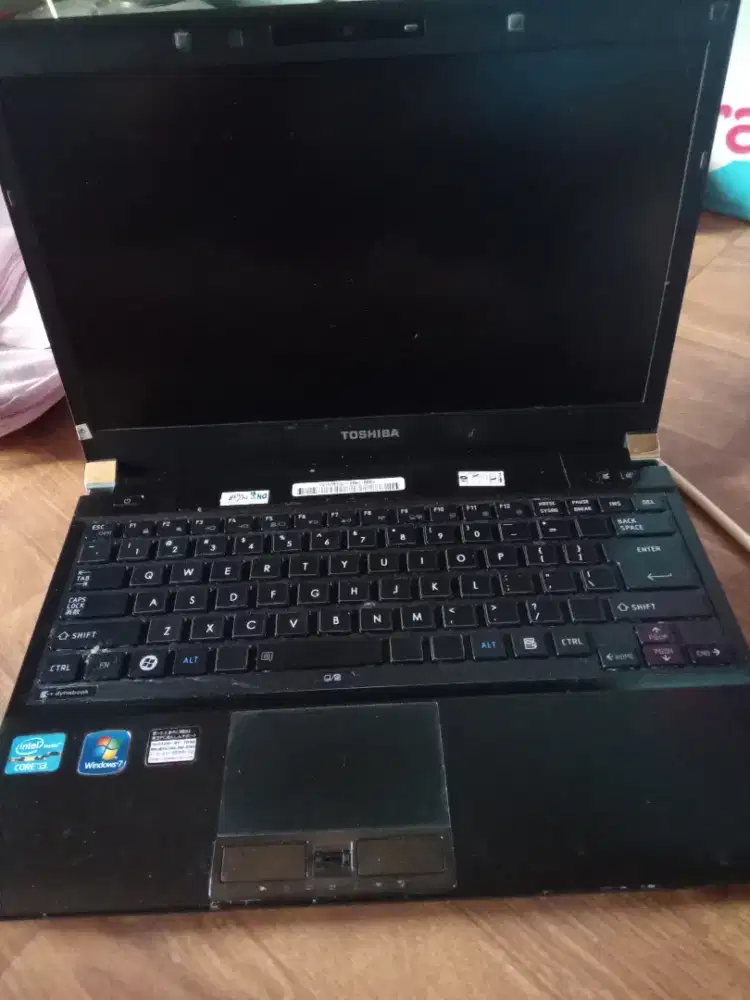Laptop merek tohsiba