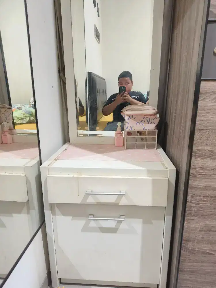 Meja Rias bahan kayu jati