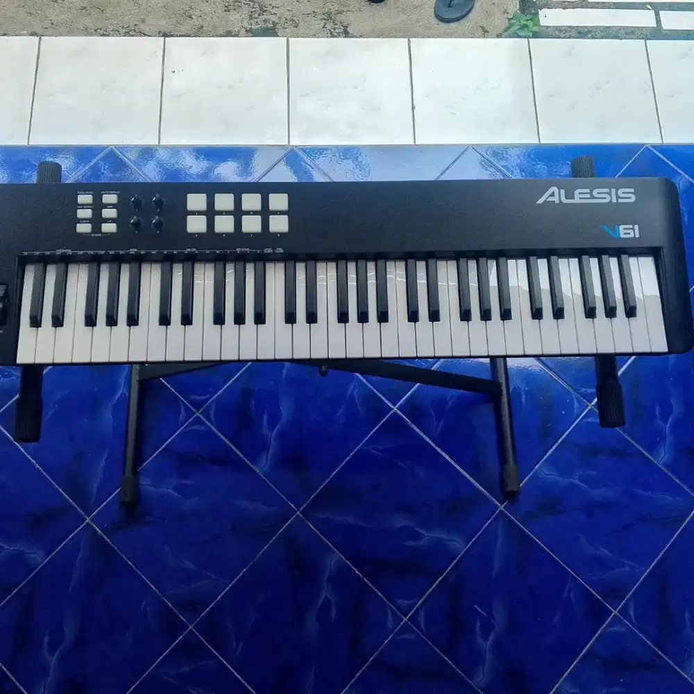 ALESIS MIDI CONTROLLER 61 MKII