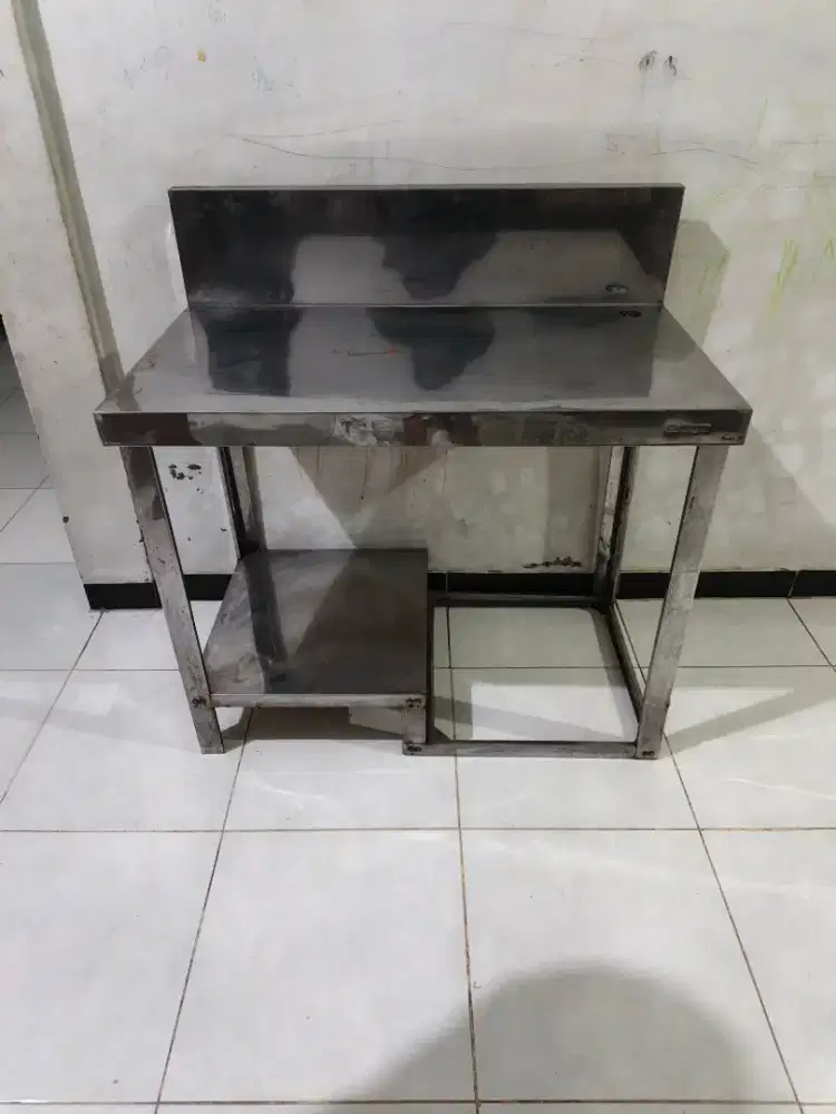Meja stainles kondisi mulus