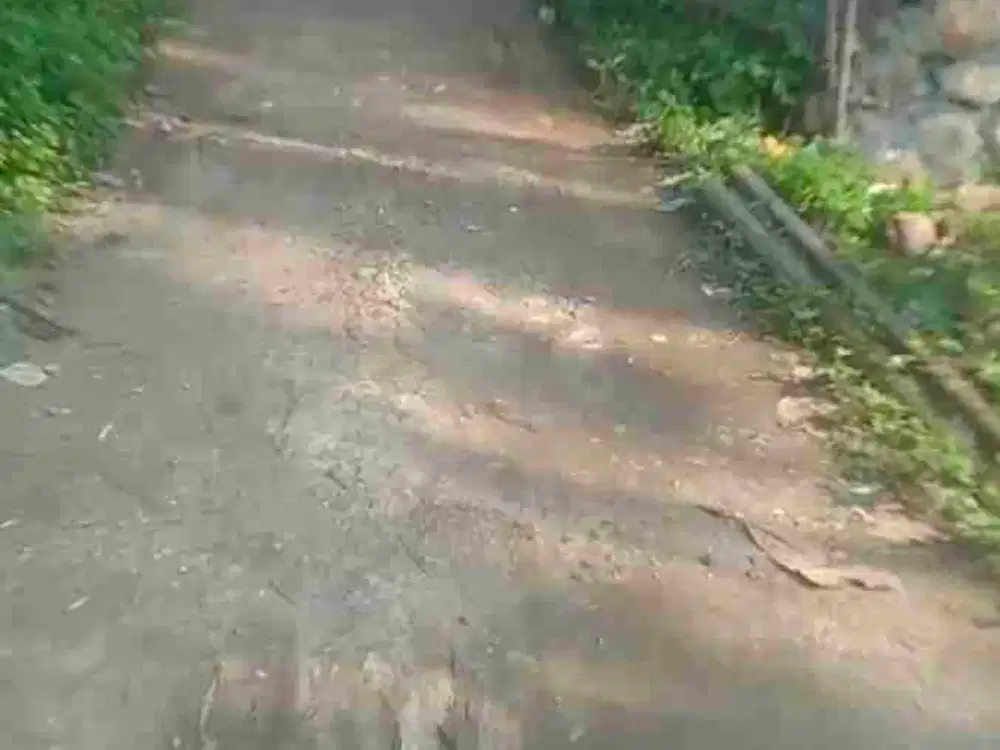 Dijual tanah 100 meter harga permeter 2,7 juta nego di Kalimulya Depok masuk mobil