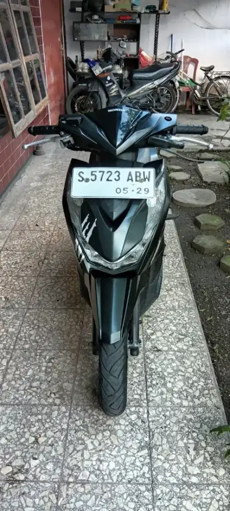 Beat delux hitam 2024