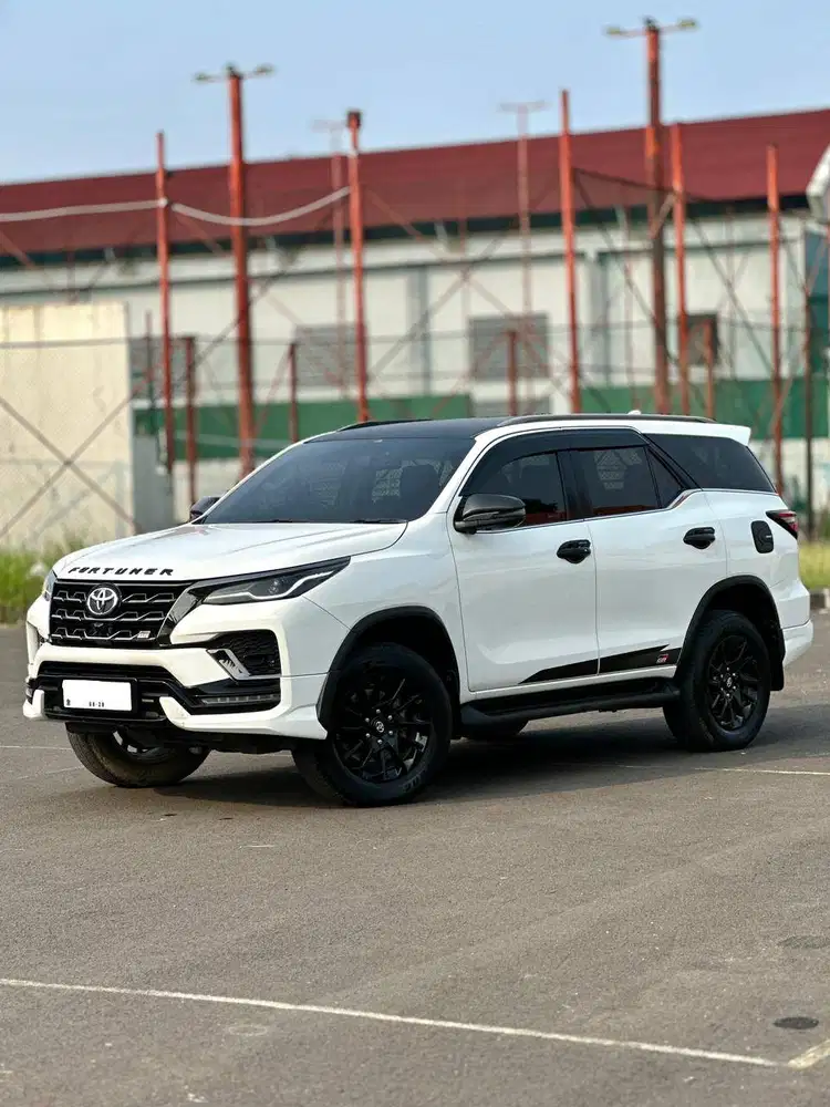 FORTUNER GR 2.8 2023 AT White Putih 2022 2024 Toyota Fortuner GR 2.8