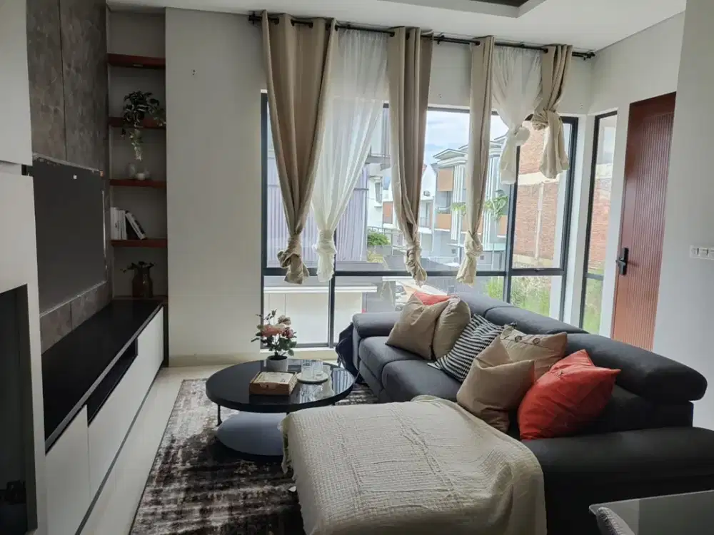 DIJUAL RUMAH BARU 3 LANTAI SETRADUTA ROYAL GRANDE BANDUNG FURNISH