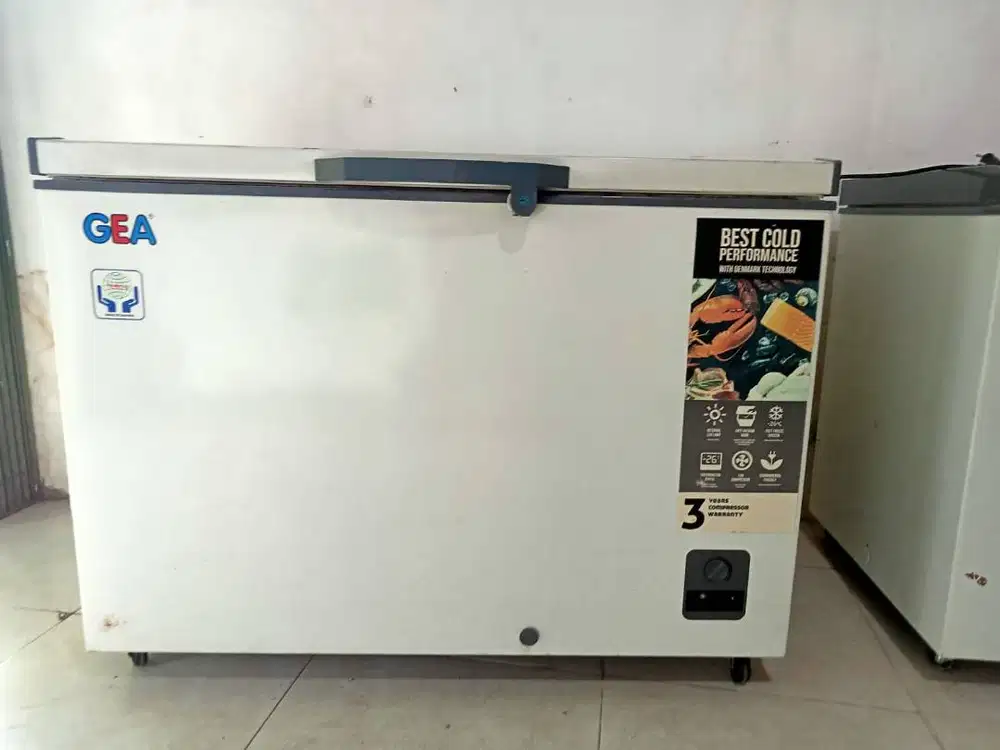 FREEZER BOX MERK GEA TYPE AB-336-R, 336 LITER