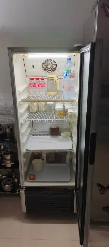 Kulkas Freezer Showcase Minuman Polytron
