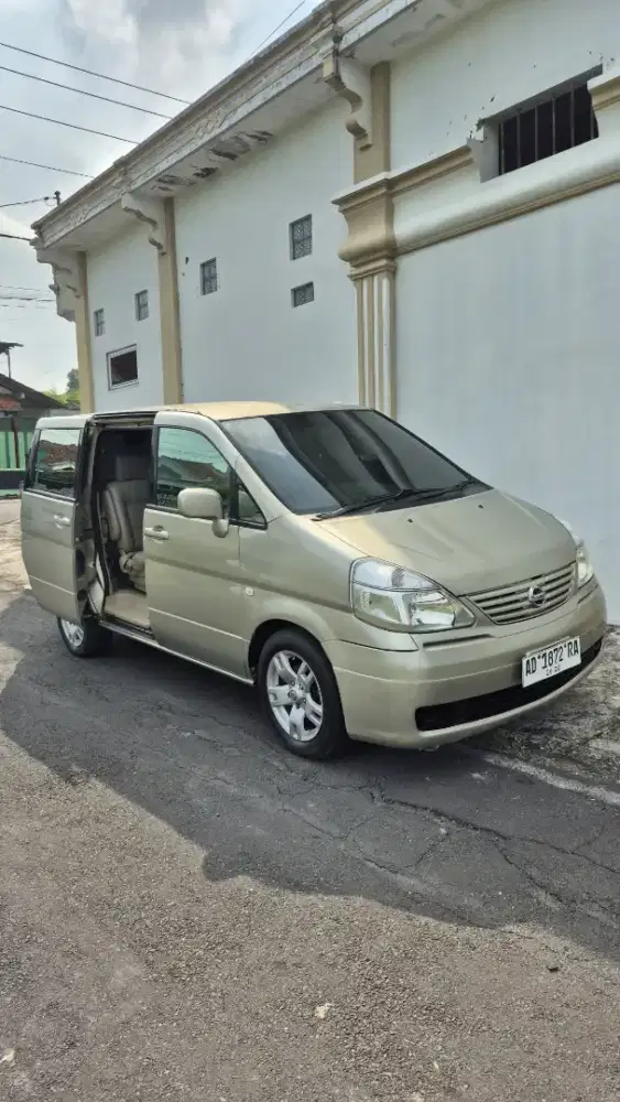 Nissan SERENA 2005