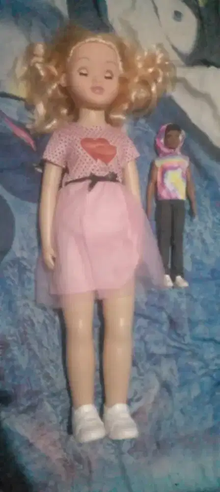 Boneka barbie besar dan kecil