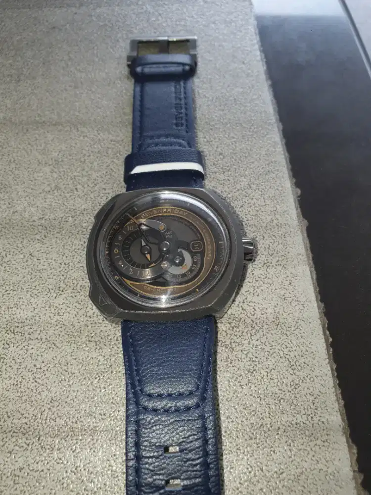 Jam tangan sevenfriday