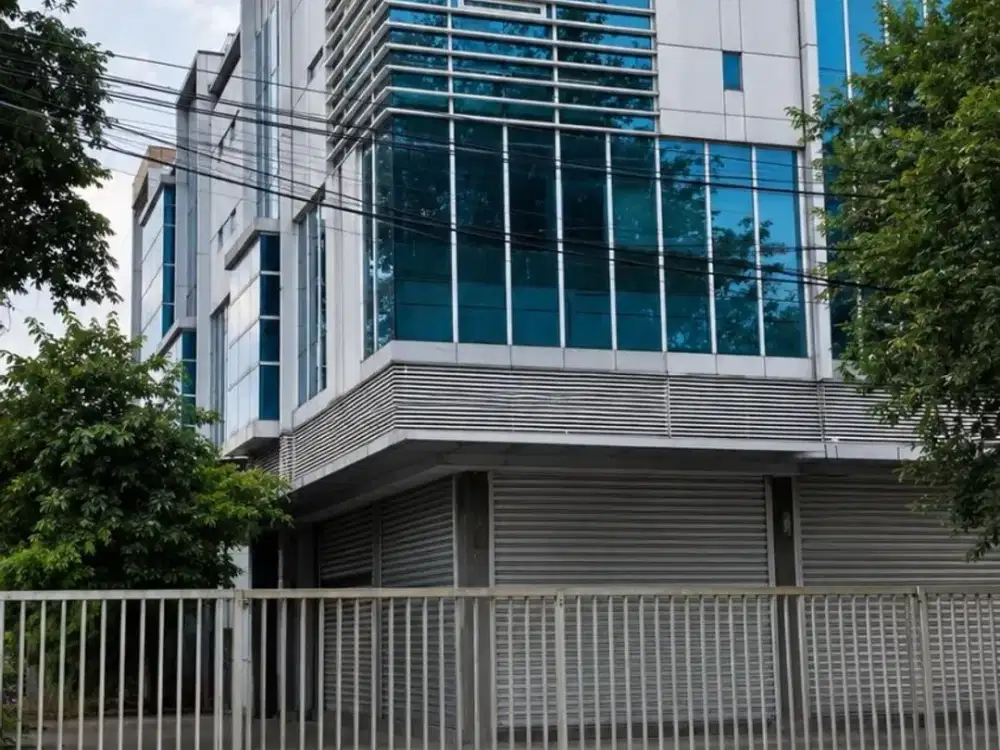 Disewakan Ruko Hook Akses Strategis 3 Lantai di Rawamangun, Jakarta Timur