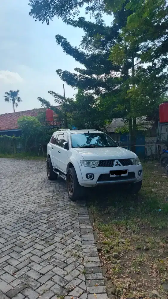 Mitshubishi Pajero Exceed 2011