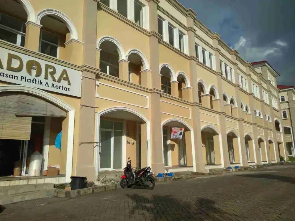 Ruko Grand Kawanua komplek pertokoan jl ringroad 2 Mapanget Manado