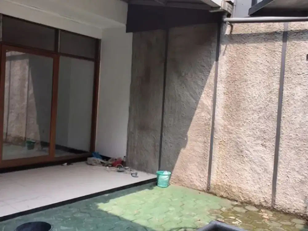 DISEWAKAN RUMAH 1,5 LANTAI DI KEMBAR REGOL BANDUNG