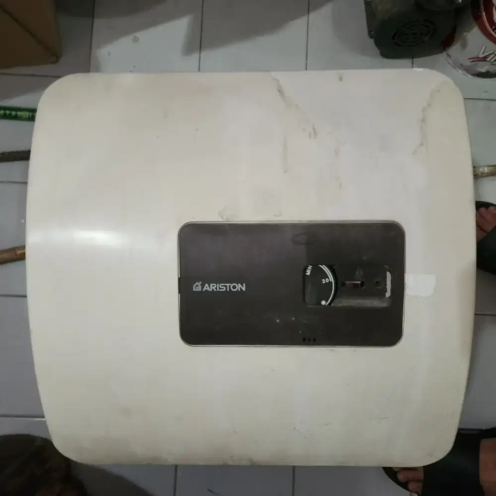 Water heater listrik merek ariston