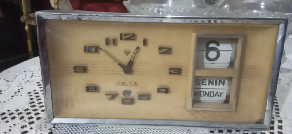 Jam retro antik