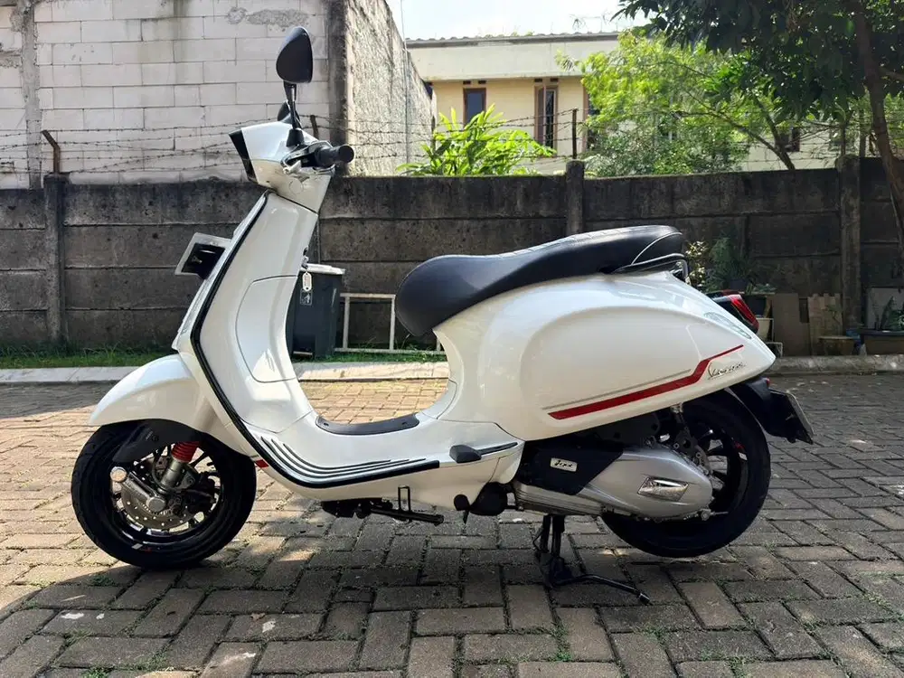 Vespa Sprint S 150 i-get ABS 2024 Putih - KM Rendah 1.8xx-an