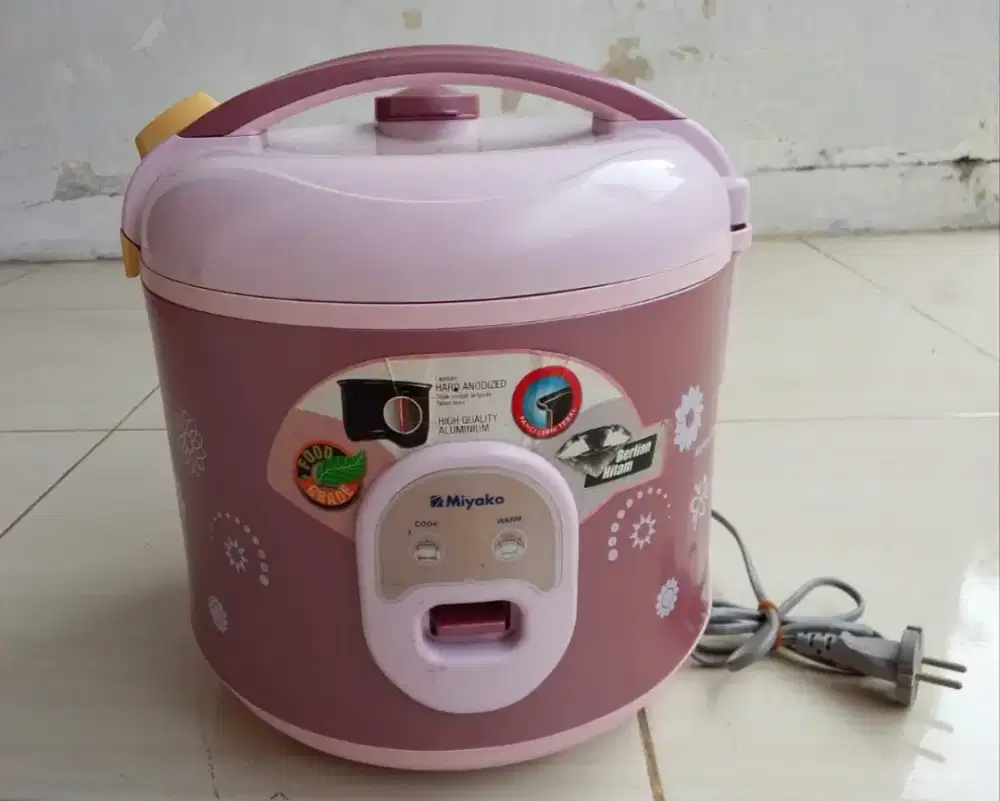Dijual Rice Cooker / Magic Com Miyako type MCM-18BH / BH B