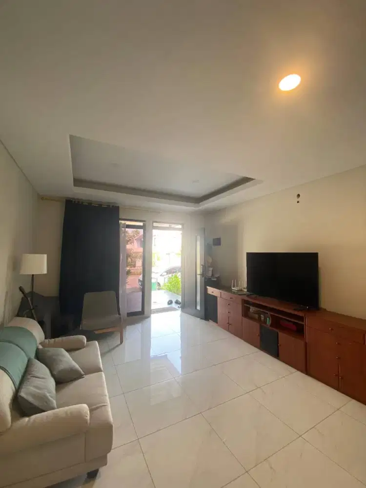 Dijual Rumah Cantik Full Furnished Kota Baru Parahyangan