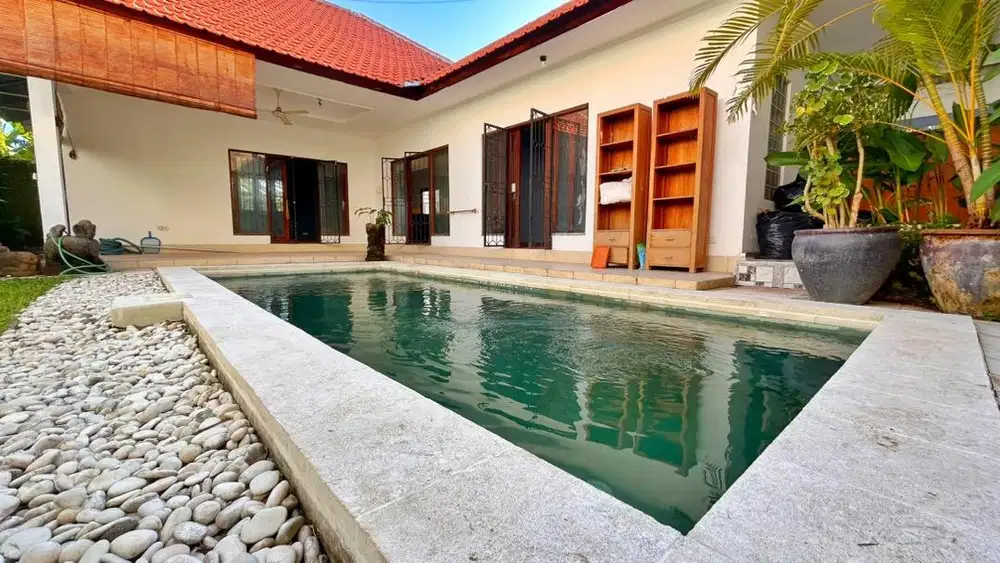 Disewakan rumah dengan kolam renang area sanur kutat lestari