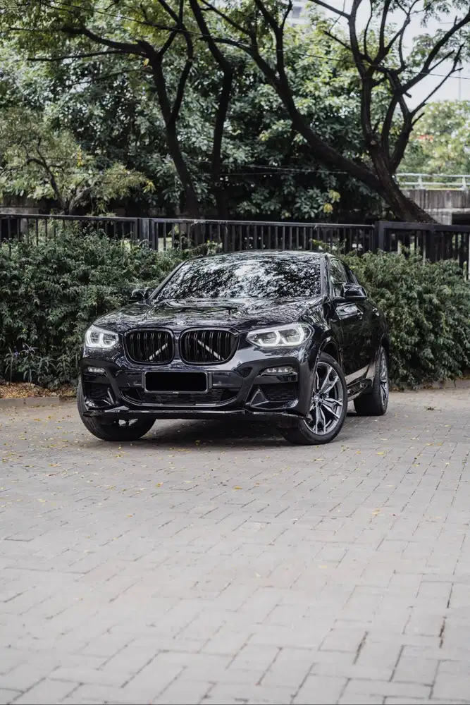 NIK 2020 BMW X4 M Sport Black on Black Interior