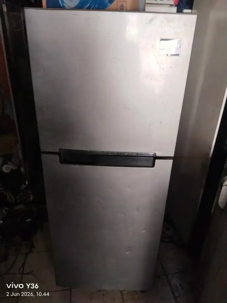 Di jual cepat kulkas 2 pintu merk samsung inverter