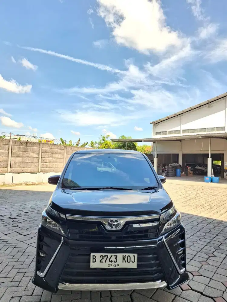 Voxy 2019 matic. Km 89rb antik