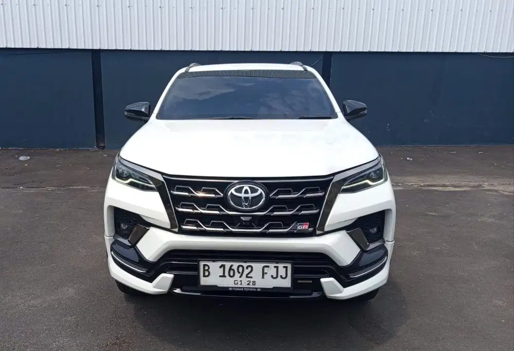 FORTUNER VRZ GR 2.8 MATIC 2022 PUTIH