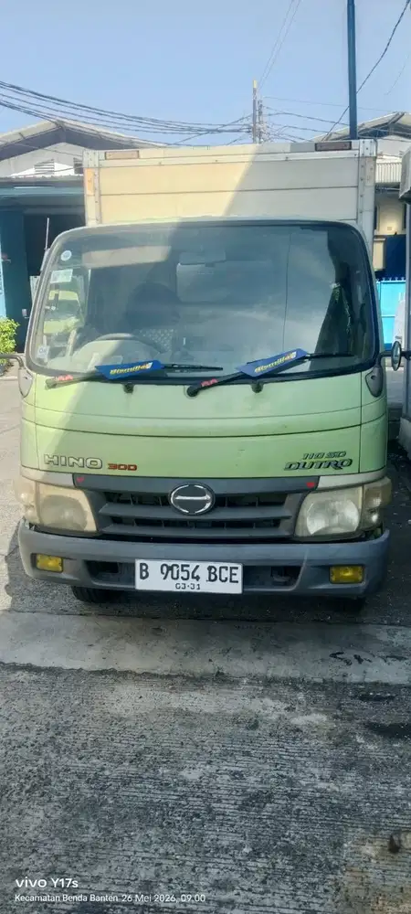 HINO DUTRO SD 110 tahun 2011 kondisi terawat