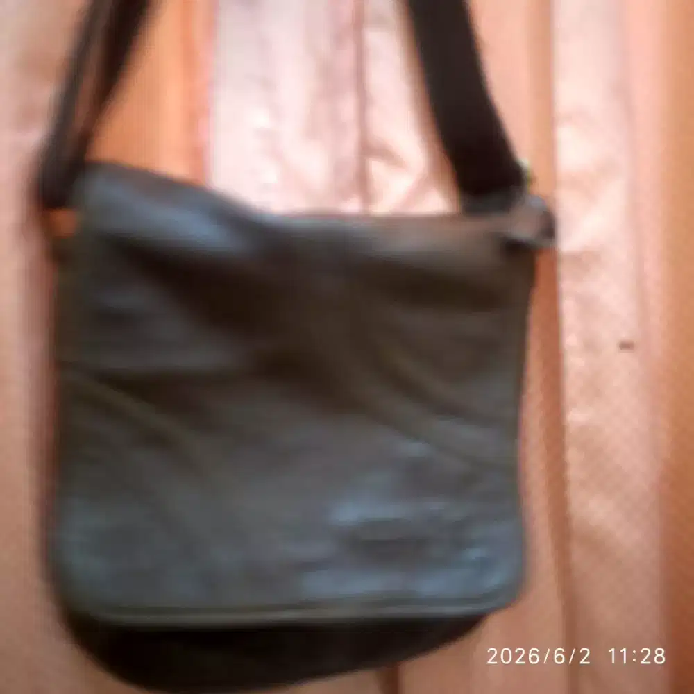 Dijual Tas slempang kulit LEVI'S