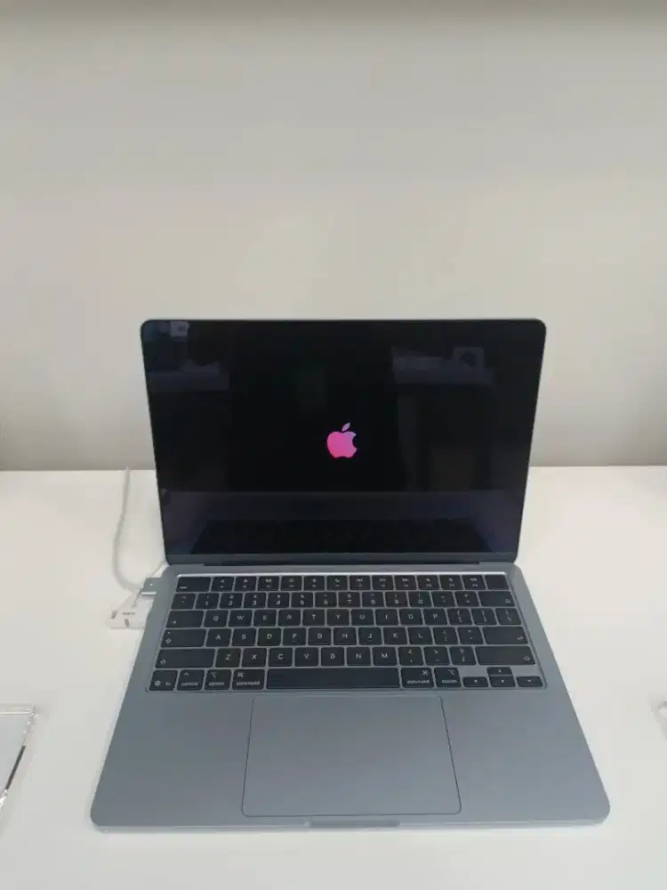 Promo spesial cicilan MacBook Air M5 di ibox bintaro plaza 0%