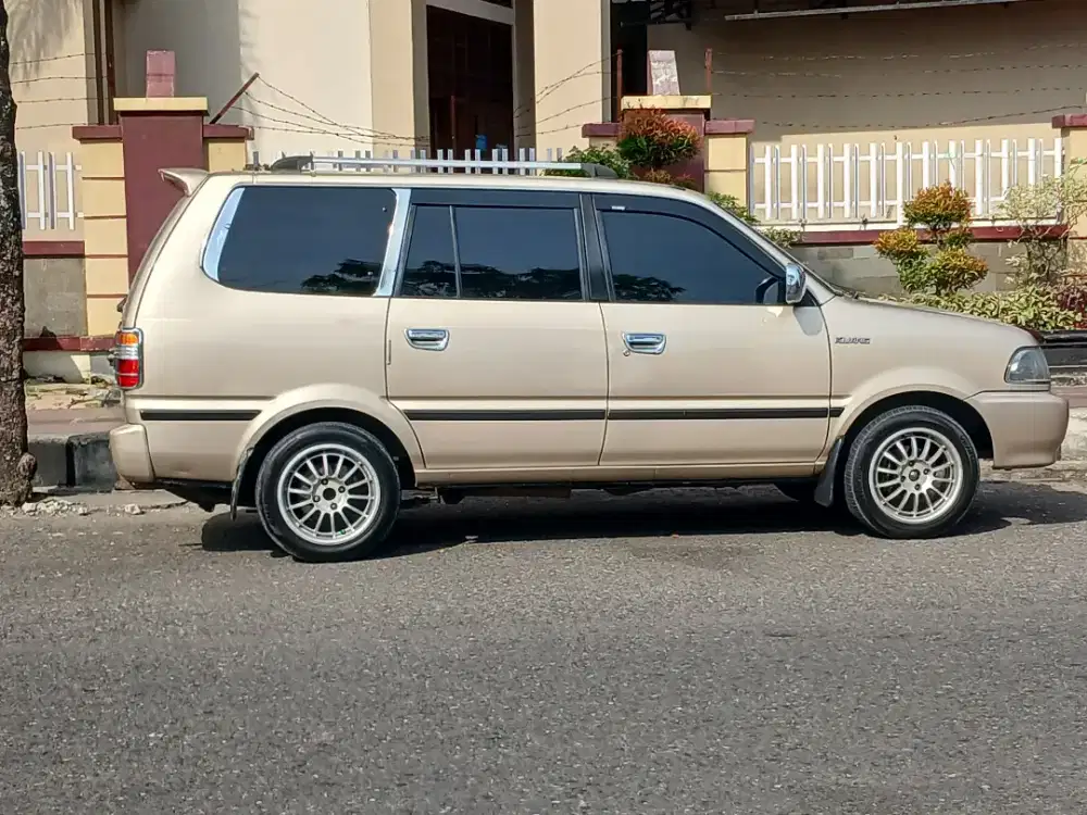 kijang LGX 2.0 EFI 2002