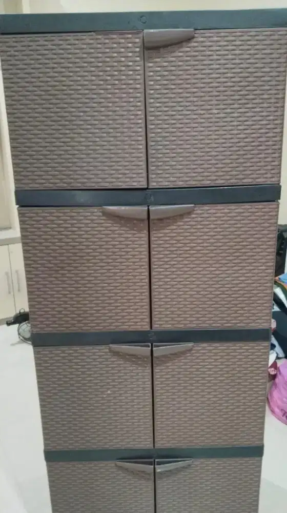 Di jual lemari pakaian 4 tingkat