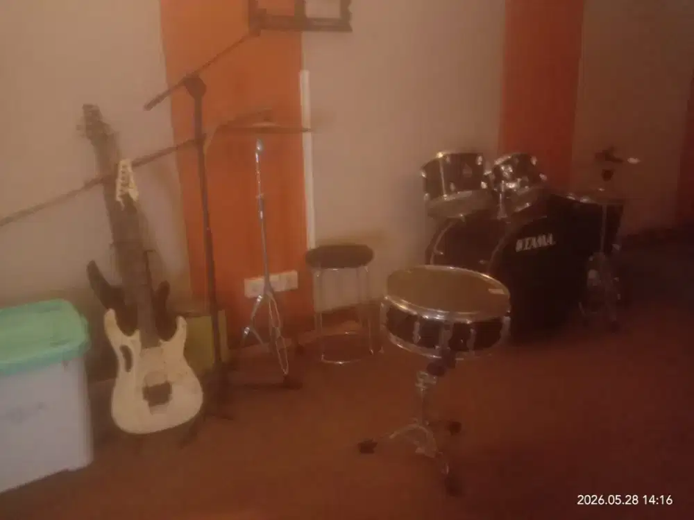 Seperangkat karaoke player, gitar, drum & sound speaker