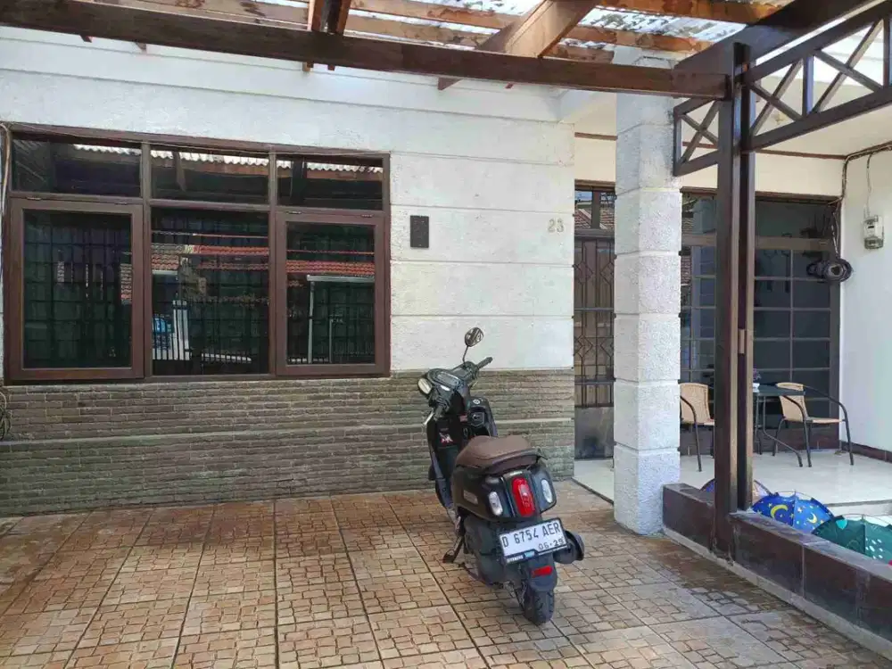 RUMAH 2lt BERSIHTERAWAT DI KEMBAR TIMUR KOTA BANDUNG