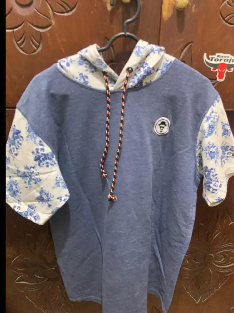Baju Kaos berhoodie