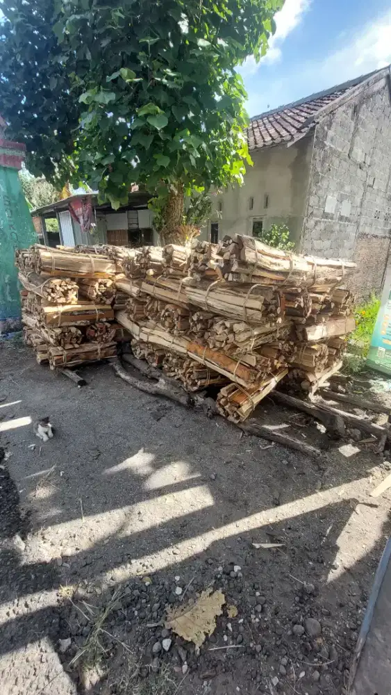 Kayu bakar ikatan
