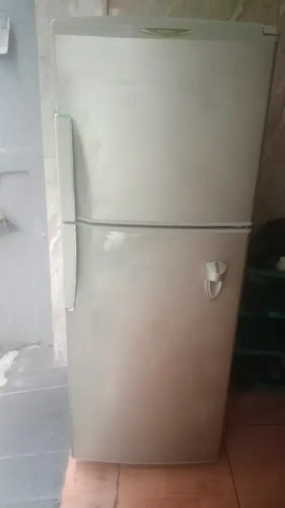Dijual kulkas 2 pintu