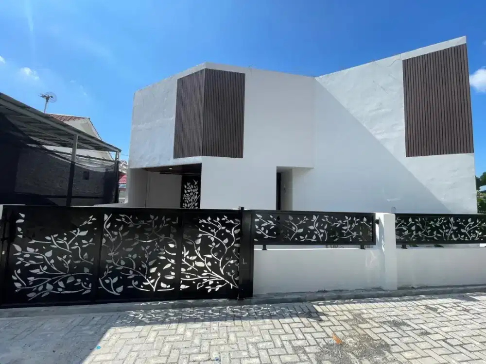 Dijual rumah di Banjarbaru lengkap dengan kolam renang