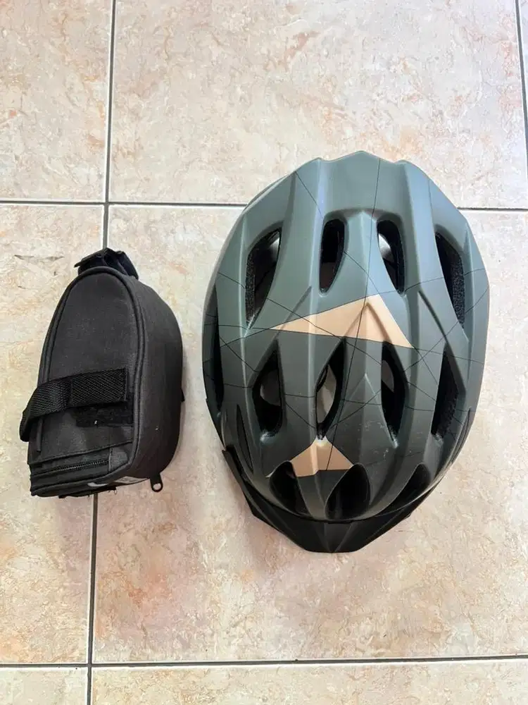Helm Sepeda Bolt