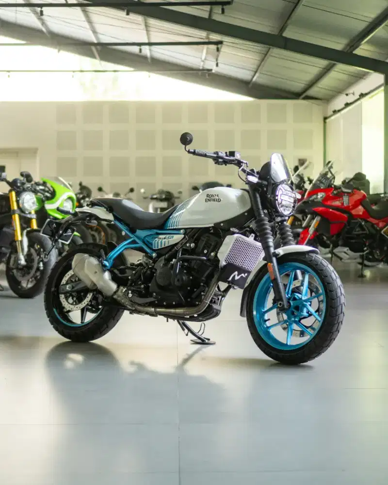 Royal Enfield Guerrilla 450 Brave Blue 2025