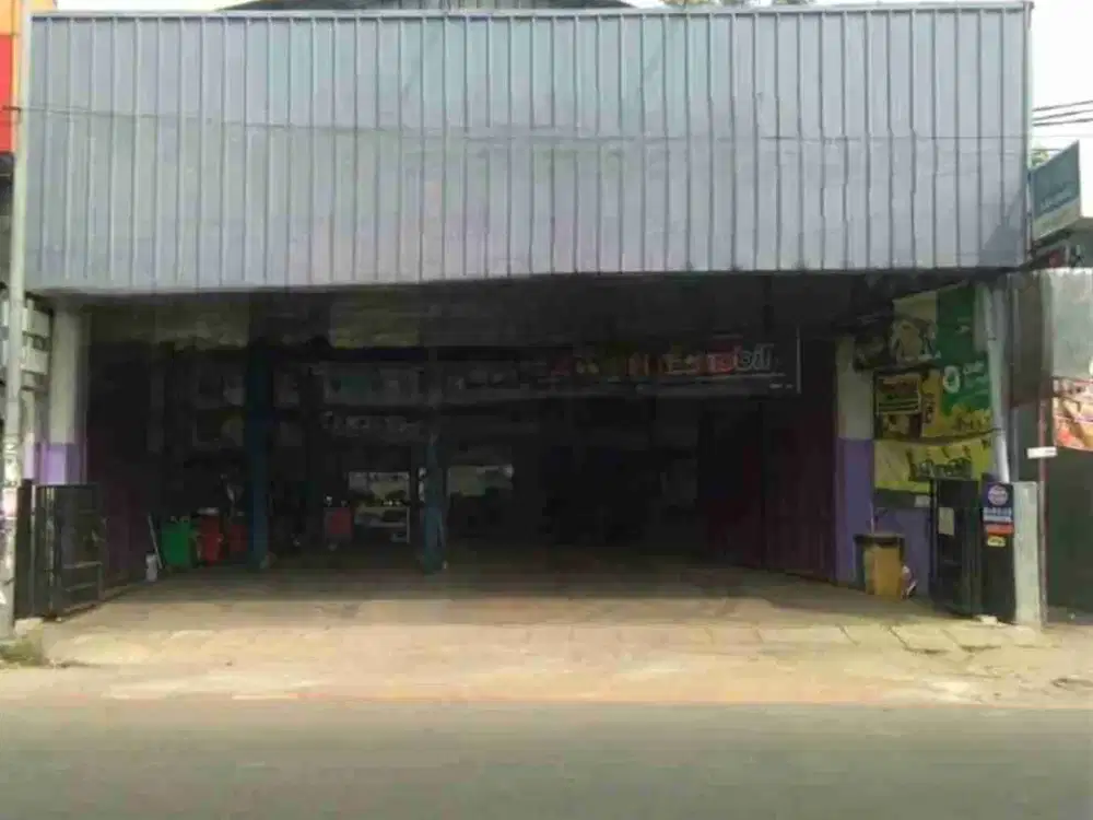 gudang 2,5 lantai di pinggir jalan raya sultang agung kota bekasi.