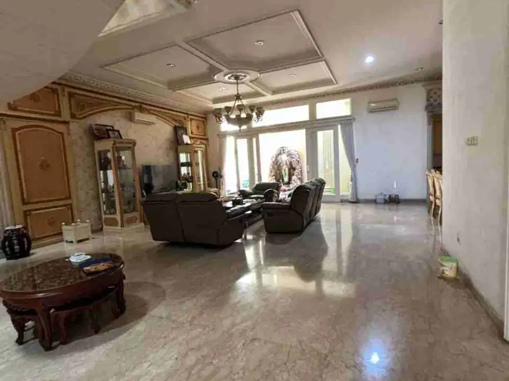 Rumah Pulomas Dijual Mewah Strategis Hadap Utara
